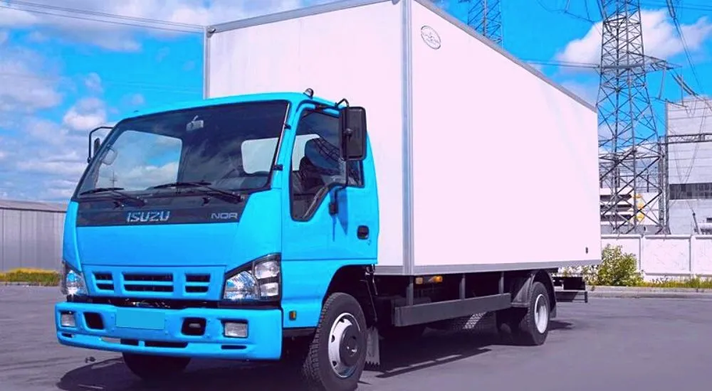 Малотоннажный грузовик Isuzu NQR75: характеристики, модификации — обложка обзора