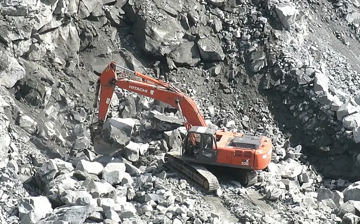 Гусеничный экскаватор Hitachi ZX 330 LC-3G: обзор характеристик — обложка обзора