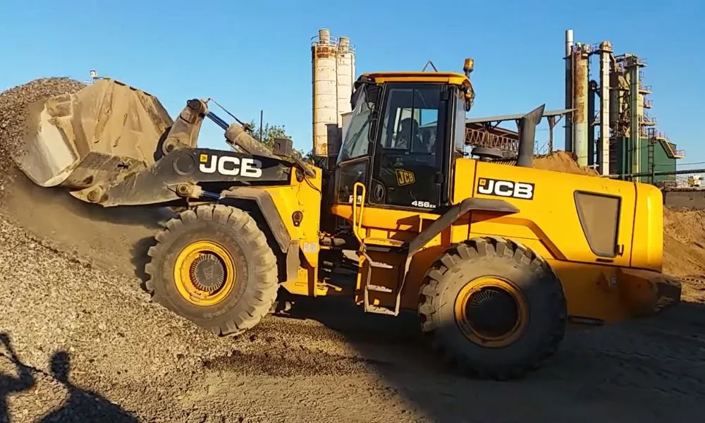 Обзор фронтального погрузчика JCB 456ZX: характеристики, фото и видео — обложка обзора