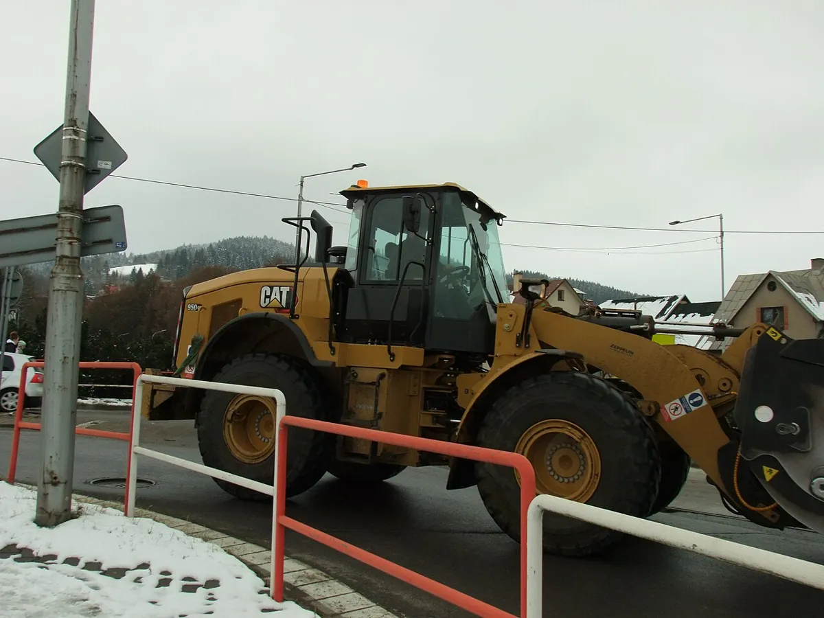 Фронтальный погрузчик Caterpillar 950 GC