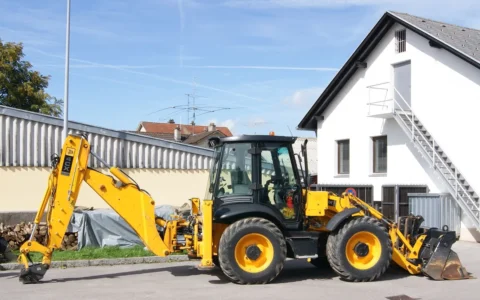 Экскаватор-погрузчик JCB 4CX: технические характеристики и отличия от 3CX — обложка обзора