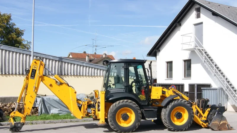 Экскаватор-погрузчик JCB 4CX Sitemaster с четырьмя одинаковыми колёсами